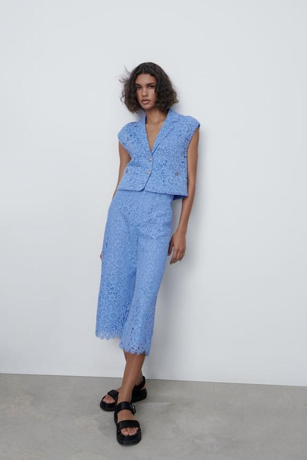 Pantalón culotte de encaje, de Zara (39,95 €).
