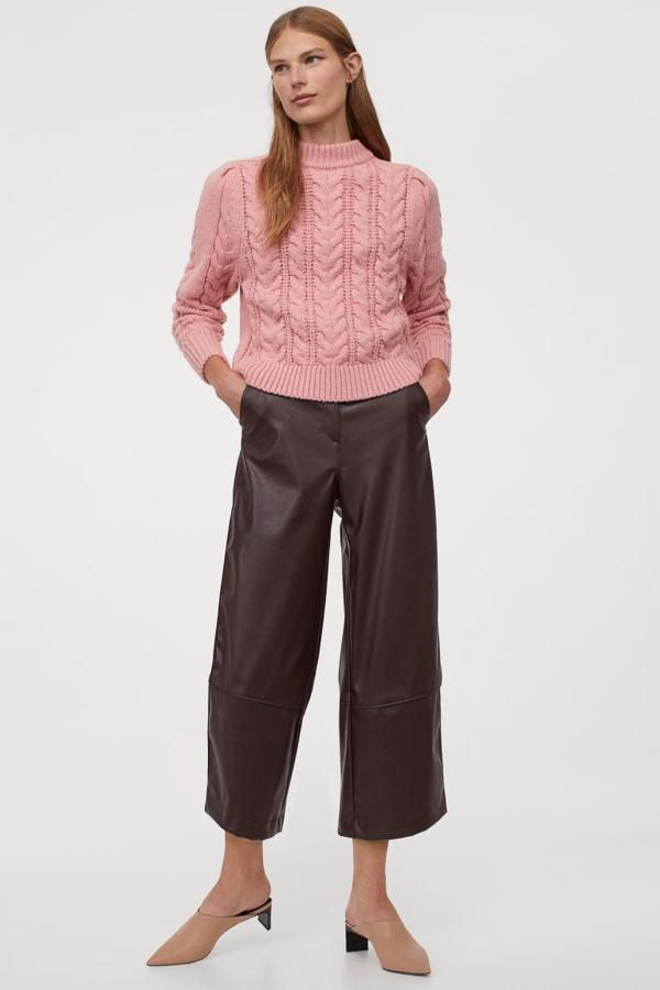 Pantalón culotte de tiro alto de tejido efecto piel, de H&M (15,99 €).
