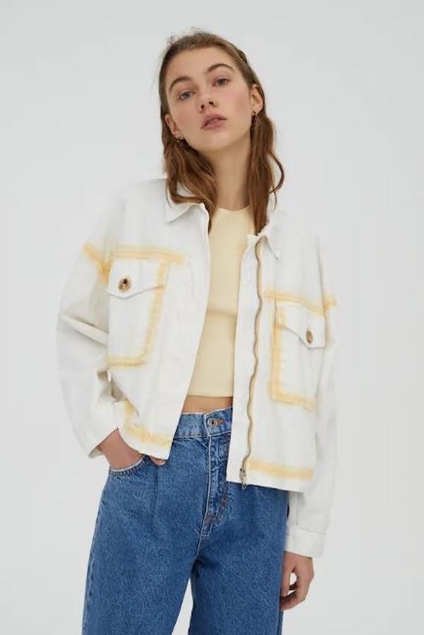 Chaqueta de algodón con estampado tie-dye (29,99 euros).