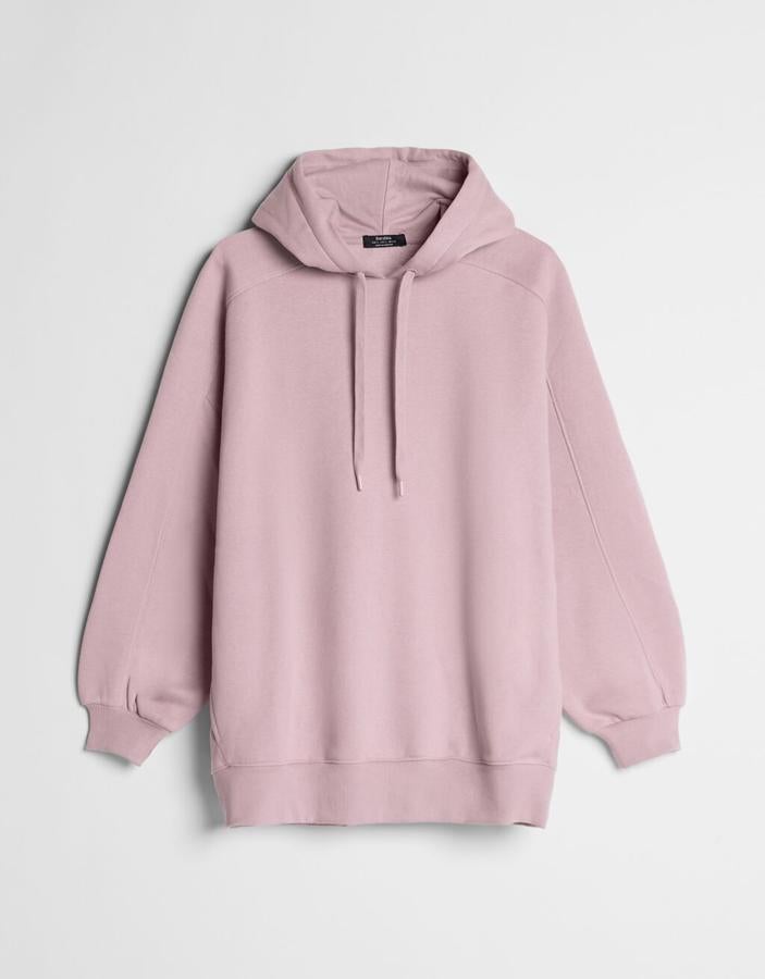 Sudadera de algodón con capucha, de Bershka (19,99 €).