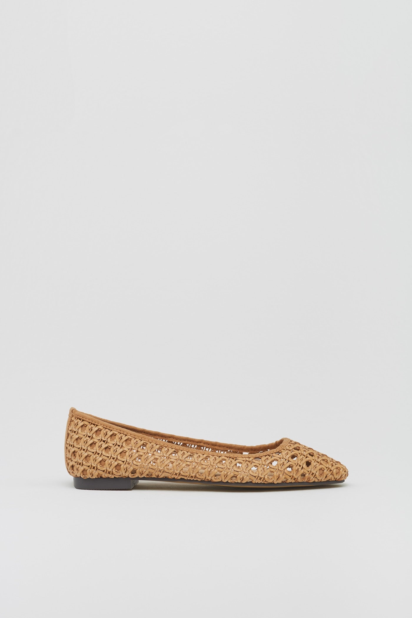 Para primavera ¡y para verano! Bailarinas trenzadas en tono beige. Ningún vaquero se resistirá. (19,99 euros).