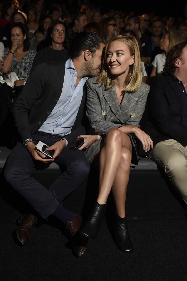 Otro ejemplo de Marta Ortega con vestido de Zara el front row de la MBFWM. En esta ocasión, la heredera apostó por un vestido blazer de estampado Príncipe de Gales que ese invierno se convirtió en una auténtica plaga.