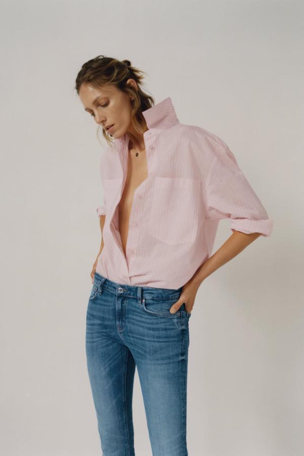 Camisa rosa oversize de la nueva coleciión de primavera de Zara (29,99 euros)