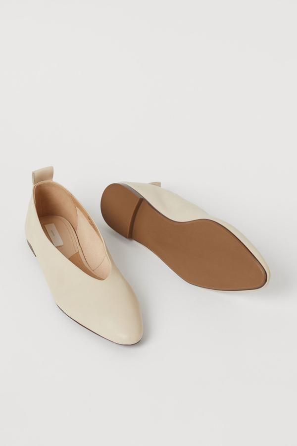 Bailrinas en color crudo de la nueva colección de primavera de H&M (49,99 euros)