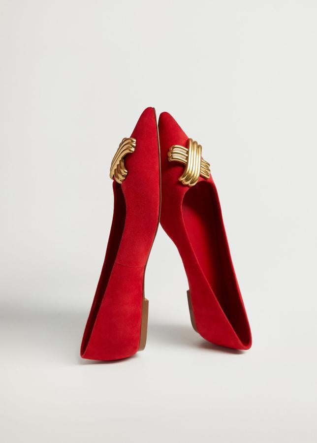 Bailarinas de color rojo con detalles dorados de la nueva colección de primavera de Violeta (49,99 euros)