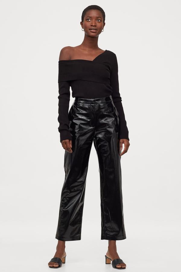 Top asimétrico de manga larga, de H&M (39,99 €).