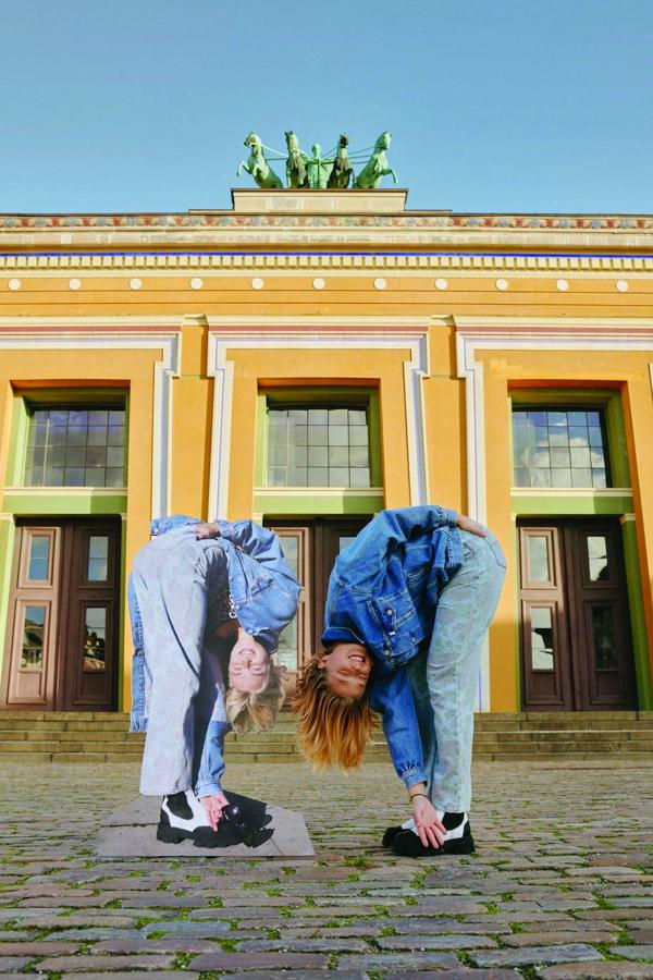 Imagen de la campaña de Levi's & Ganni.