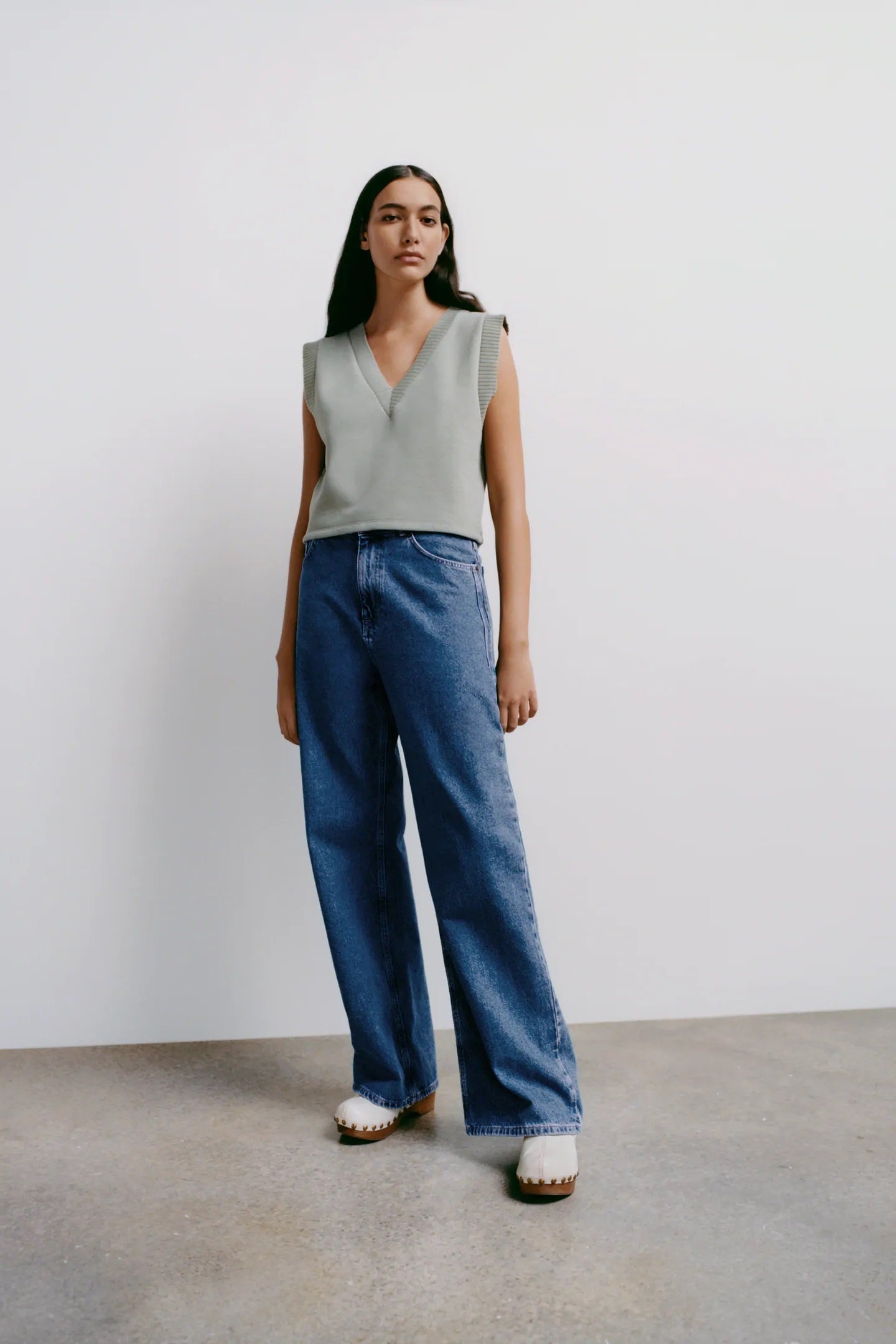 Si buscas un chaleco básico, esta es una opción perfecta. También tiene descuento, combina con todo y tiene stock en las tallas S, M y XL. Ahora por 5,99 euros.