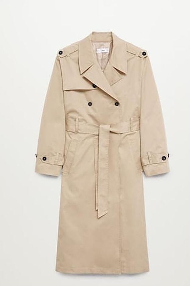 Gabardina o trench de la nueva colección de Mango, en el clásico color arena.