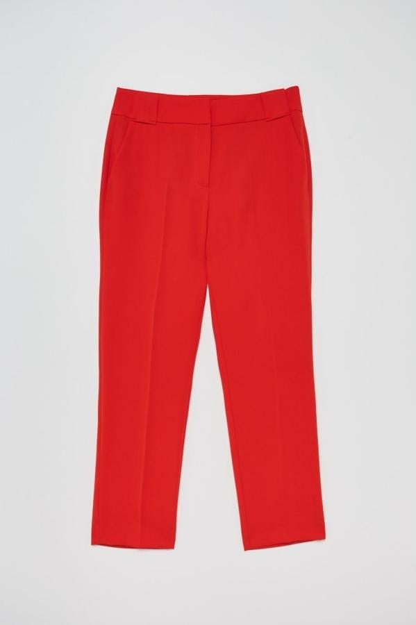 Pantalón de pinzas con hechura capri, de Sfera (29,99 €).