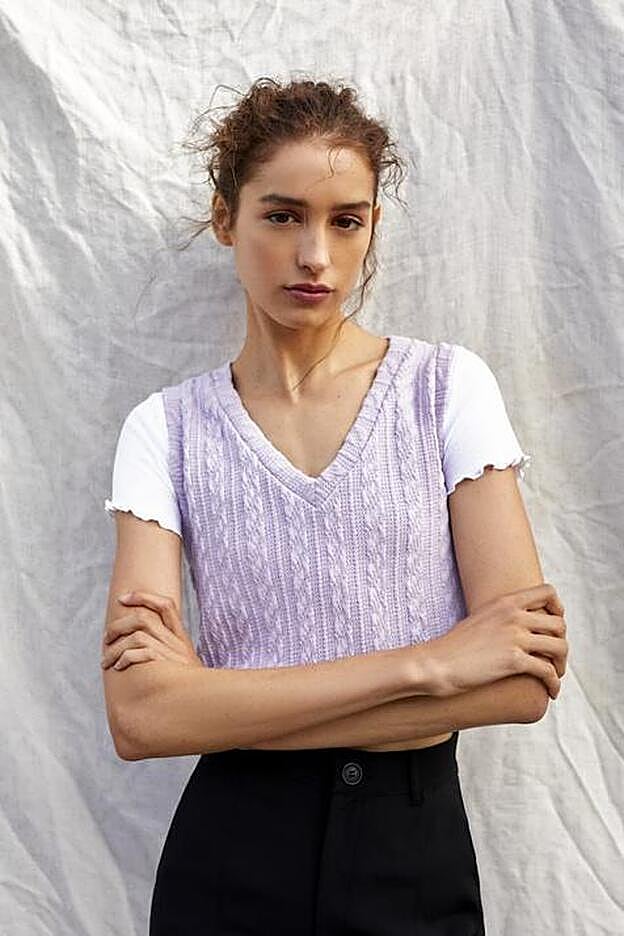 Chlaeco d epunto en color lila de la nueva colección de primavera de Pull & Bear (15,99 euros)