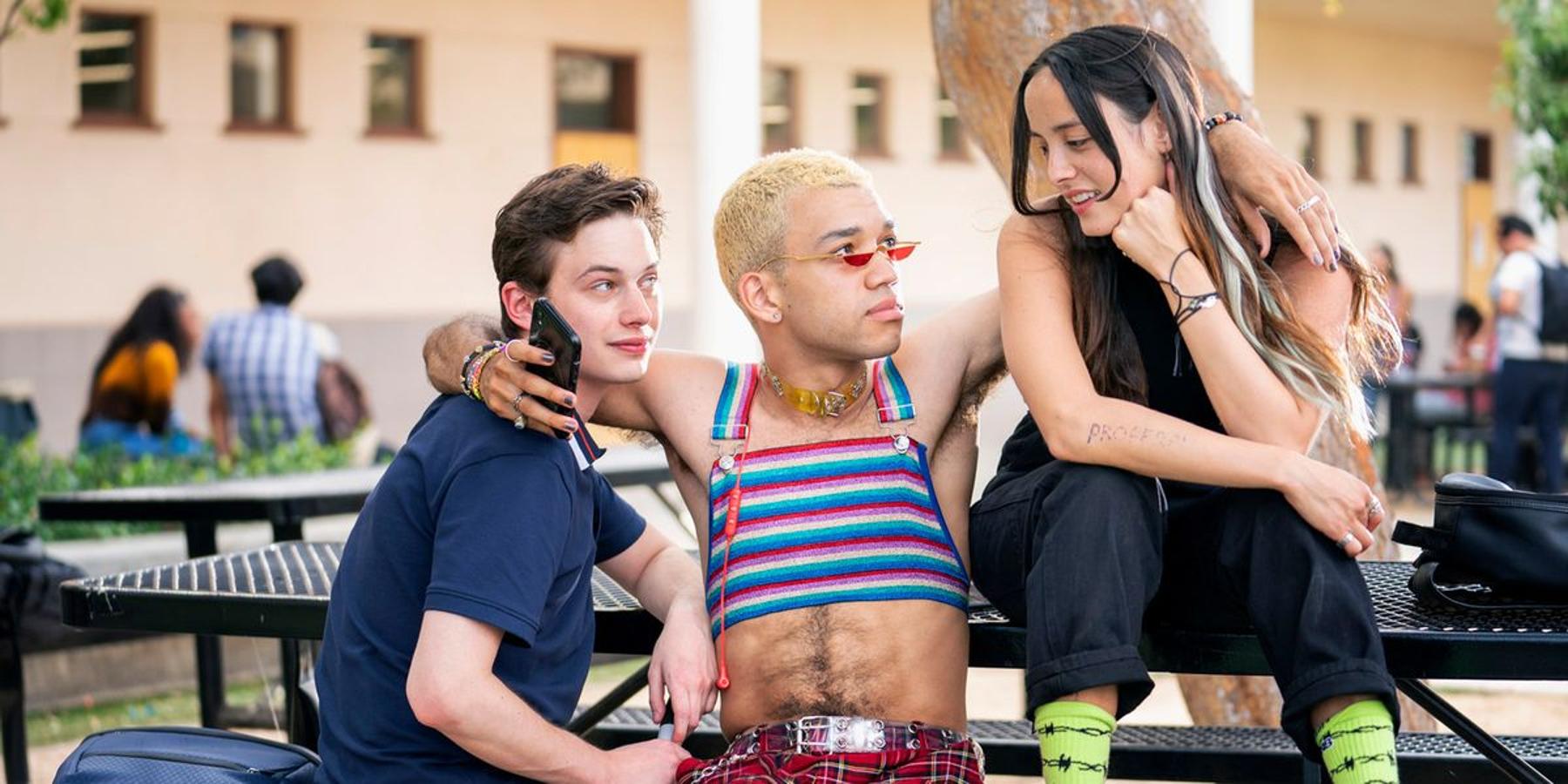 Genera+ion. Temporada 1. HBO España. 11 de Marzo.Con Lena Dunham en el guion y la producción, esta serie adolescente de HBO explora las vidas de un grupo de estudiantes que tiene que ver como se ponen a prueba sus creencias profundamente arraigadas sobre la vida, el amor y la familia. Con capítulos de media hora, cuenta con nombres como Justice Smith, Martha Plimpton o Haley Sanchez en el reparto.