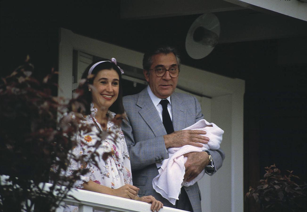 Tras separarse de Alfonso de Borbón, Carmen conoció al anticuario francés Jean Marie Rossi y se enamoró perdidamente de él. Los 22 años de diferencia entre ellos no supusieron un impedimento para contraer matrimonio por lo civil en diciembre de 1984. Carmen lo dejó todo, incluidos a sus hijos, y se fue a vivir con Jean Marie a París, algo que Alfonso de Borbón nunca le perdonó. La pareja tuvo una hija llamada Cynthia.