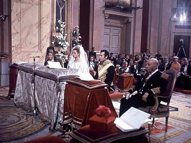 Boda de Carmen Martínez Bordiú y Alfonso de Borbón.