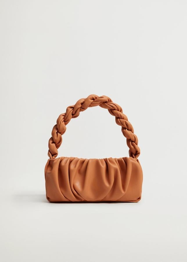 Bolso naranja con asa trenzada de Mango (25,99 euros)