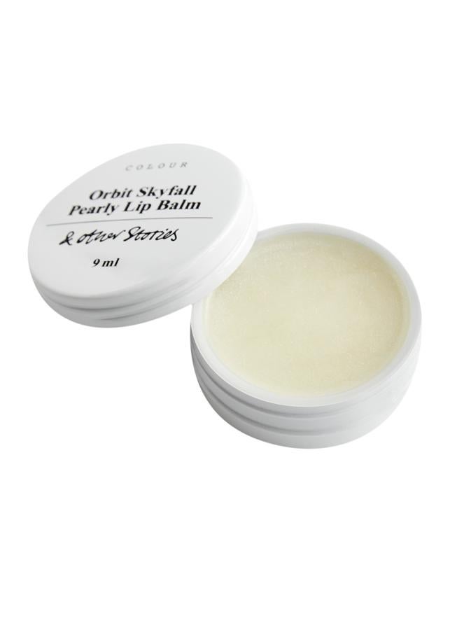 & OTHER STORIES Orbit Skyfall Pearly (9 €).