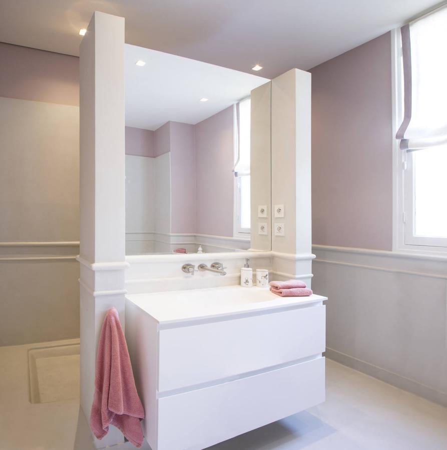 El mueble del lavabo es de Unibaño.