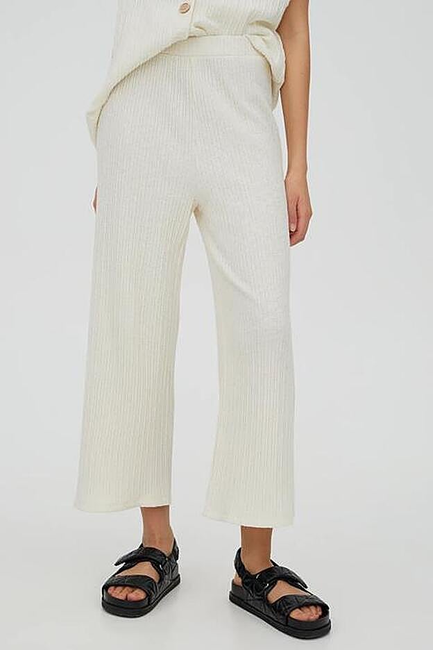 No aprieta y es de lo más cómodo. Cuando descubras el efecto favorecedor de ese pantalón culotte, no querrás llevar otra cosa.