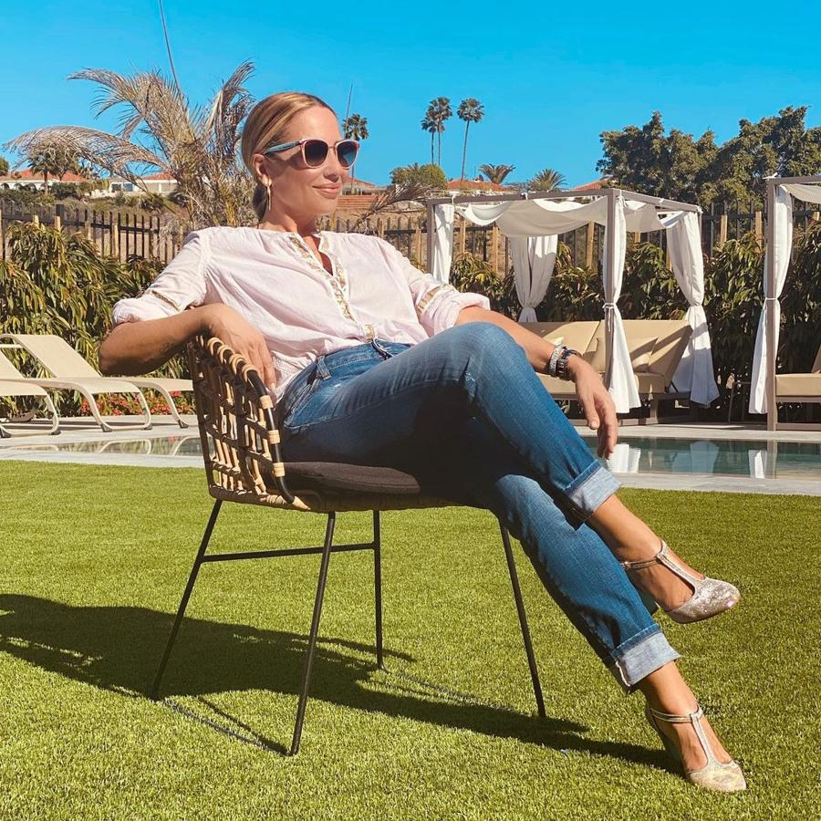 Treinta y cinco años lleva Marta Sánchez sobre los escenarios. Más de media vida cosechando éxitos. Acaba de lanzar su nuevo single "Brillar" y vive tranquilamente con su hija de nuevo en España tras varios años en Miami.