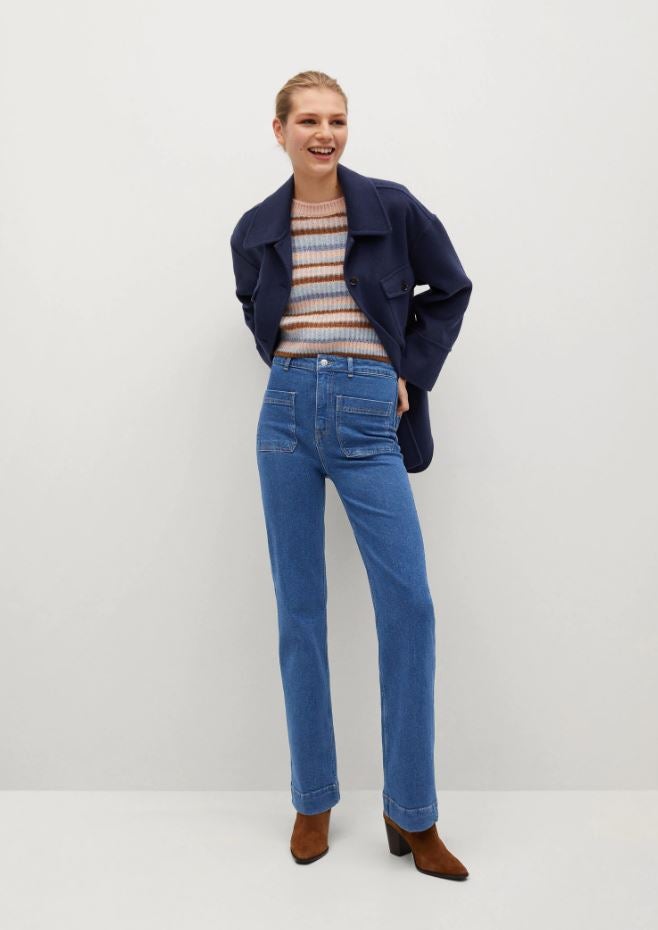 De inspiración setentera y con el detalle de los bolsillos de plastrón delanteros, estos vaqueros wide leg de Mango cuestan 39.99 euros.