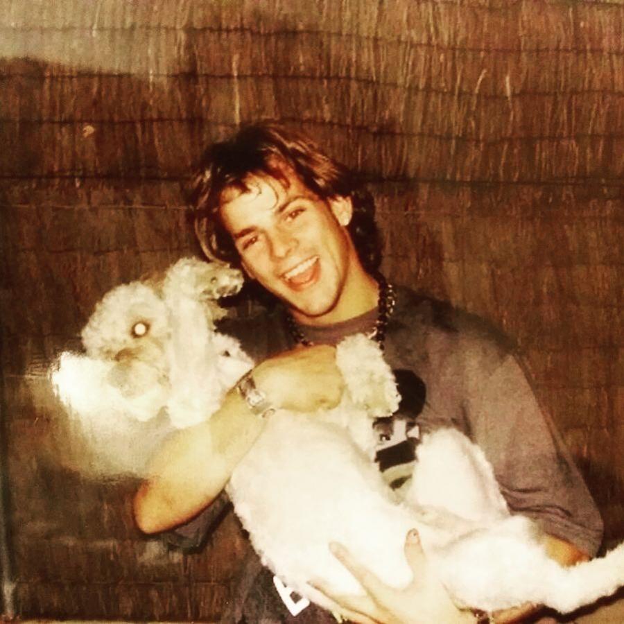 Àlex Casademunt ejercía de técnico de electrodomésticos cuando, tras ver un anuncio, se apuntó al casting de la primera edición del concurso telveisivo de Operación Triunfo, emitido entre 2001 y 2002 con gran éxito por Televisión Española, y en el que quedó en décimo lugar.