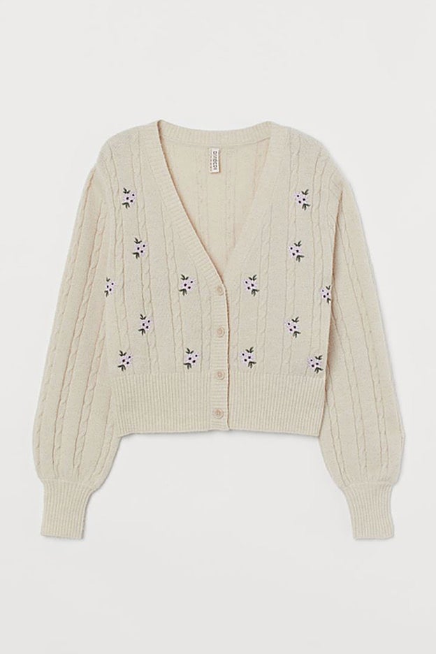Cárdigan con flores bordadas de la nueva colección de H&M.