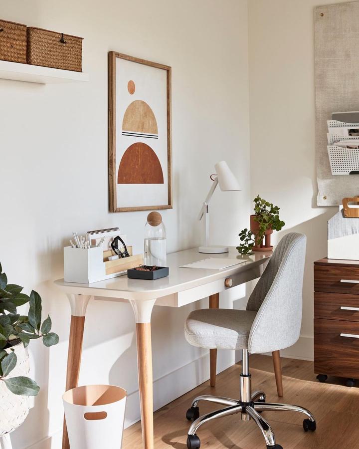Crea un espacio de trabajo limpio y luminoso, parece que el teletrabajo ha llegado para quedarse...