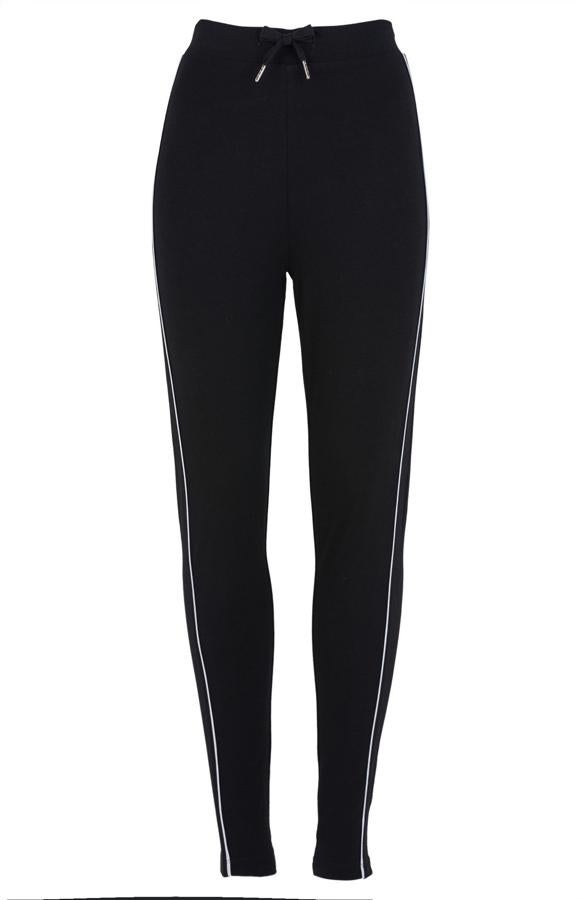 En color negro, estos cómodos leggings con cordón ajustable en la cintura tienen un precio de 9 euros.