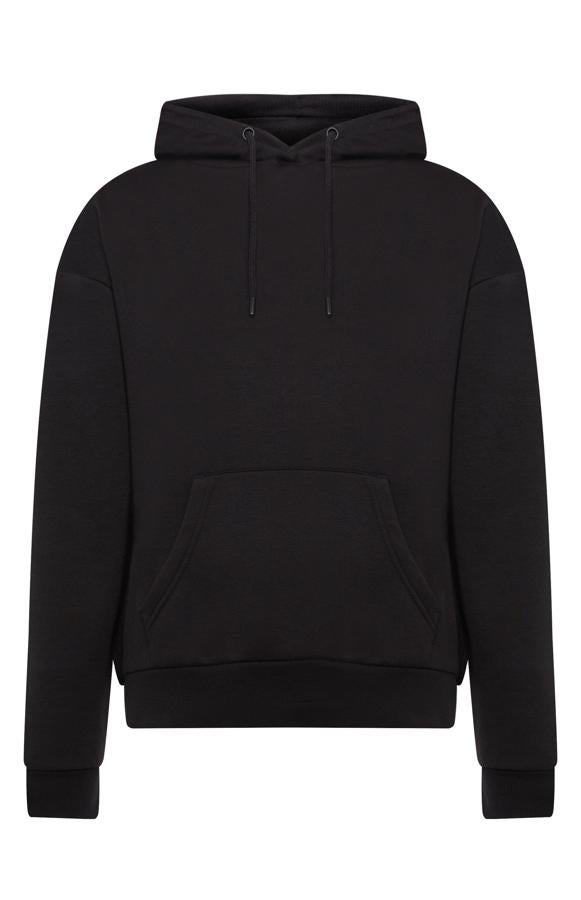 En color negro y confeccionada con materiales reciclados, esta sudadera con capucha y cordones cuenta con bolsillo en la parte delantera y tiene un precio de 8 euros.