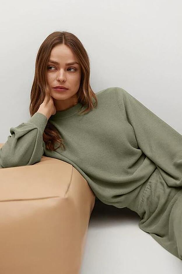 Jersey mangas abullonadas de Mango. Disponible desde la talla XS hasta la XL por 25,99 euros. Ref: 87024017-MILAN-LM.