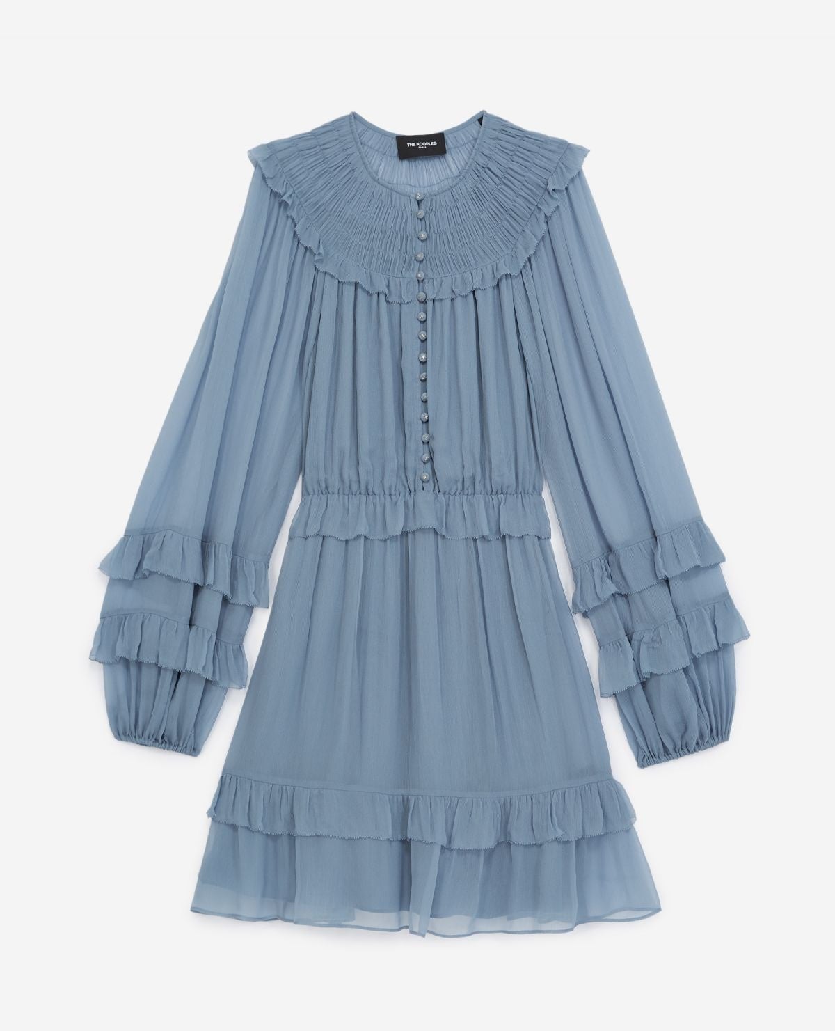 Para las fans de los vestidos románticos, también hay opciones. Este vestido de gasa, volantes y cuello fruncido de The Kooples en azul bebé es un auténtico flechazo. (285 euros).