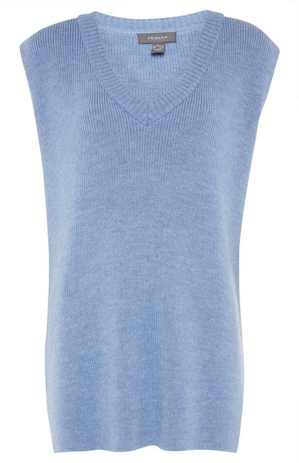 Perfecto para llevar en clave oversize o con un cinturón superpuesto, este chaleco maxi azul bebé de Primark cuesta 17 euros.