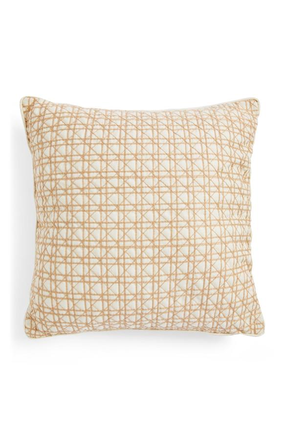 Y este con trenzado en textura y estampado geométrico, también cuesta 8 euros.