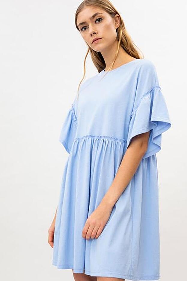De manga corta y con un volante, este vestido es de lo más cómodo y favorecedor.