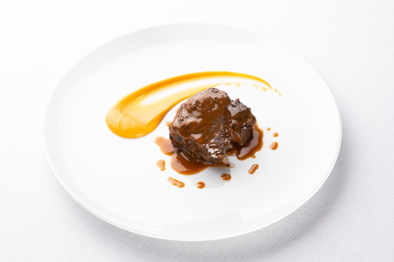 El 'Menú con estrella - Gourmet’ diseñado por el chef del Club Allard José Carlos Fuentes (una estrella Michelin), una caja de edición limitada con una experiencia Michelin para preparar en casa junto a los padres y disfrutar toda la familia (cpv de Allard Experience).