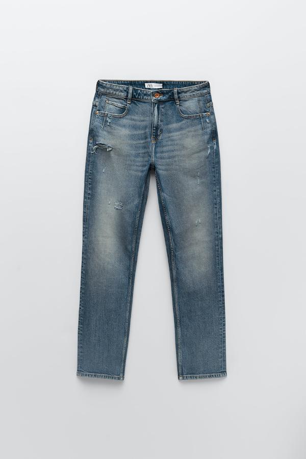 Vaqueros rectos en azul desgatados de la nueva colección de primavera de Zara (29,99 euros)