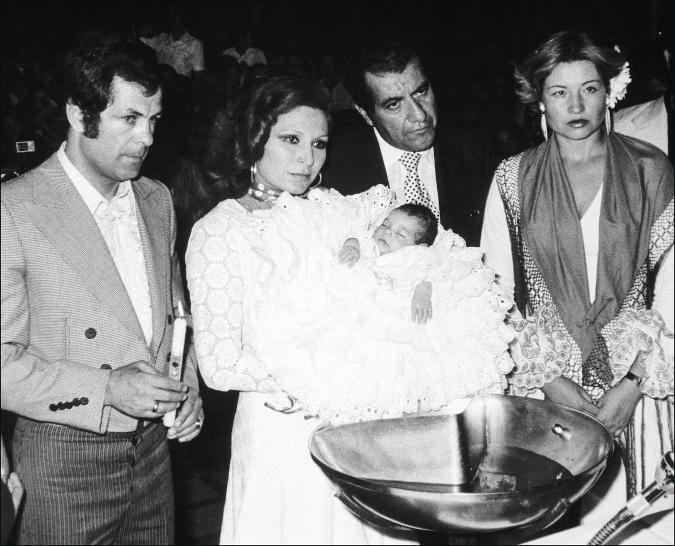 Rocío Carrasco Mohedano nacía en Madrid el 29 de abril de 1977. Fue la única hija biológica del matrimonio entre la cantante Rocío Jurado y el boxeador Pedro Carrasco. Posteriormente Rocío Jurado adoptaba junto a su segundo marido a dos niños, Gloria Camila y José Fernando.