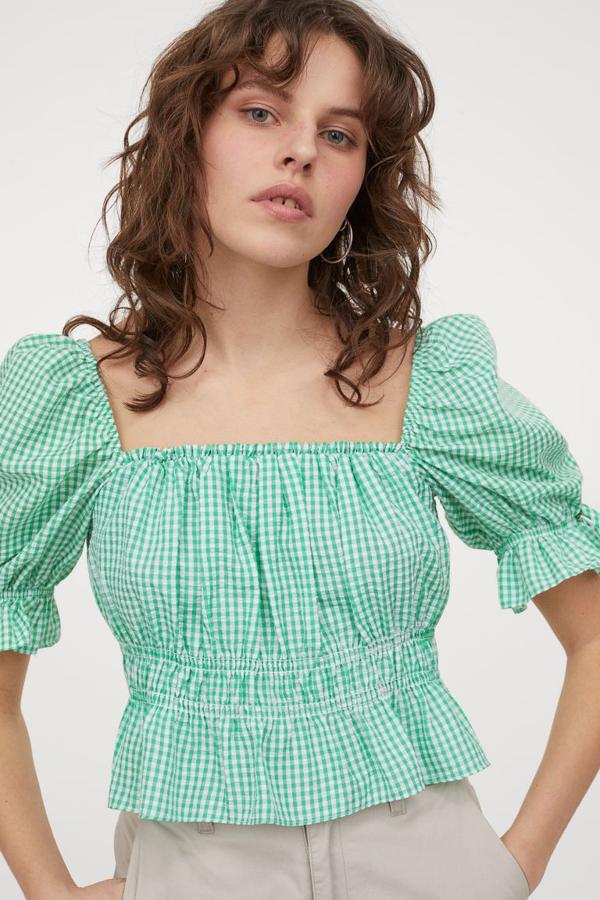Blusa con mangas abullonadas y con estampado de cuadros vichy en color verde de H&M (19,99 euros)