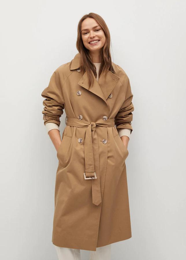 Gabardina resistente al agua de diseño ancho y cruzado, cuello de solapa, manga larga y cinturón desmontable. Precio actual: 49,99 euros.