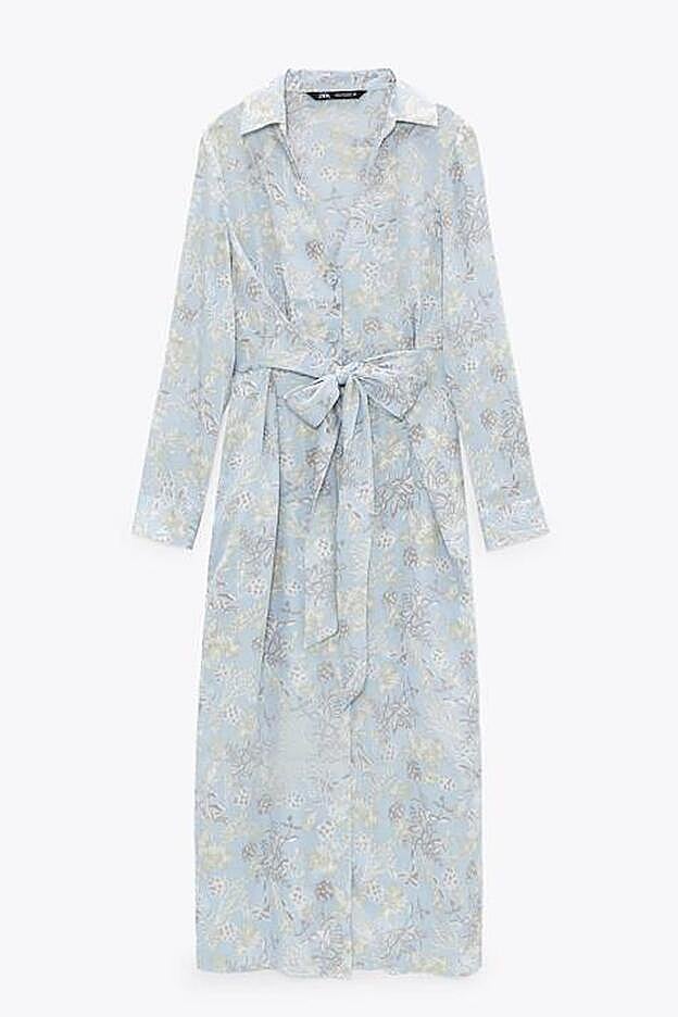 Con cierre frontal de botones y cuello solapa, este diseño resulta de lo más favorecedor y será tu mejor aliado para cualquier ocasión.