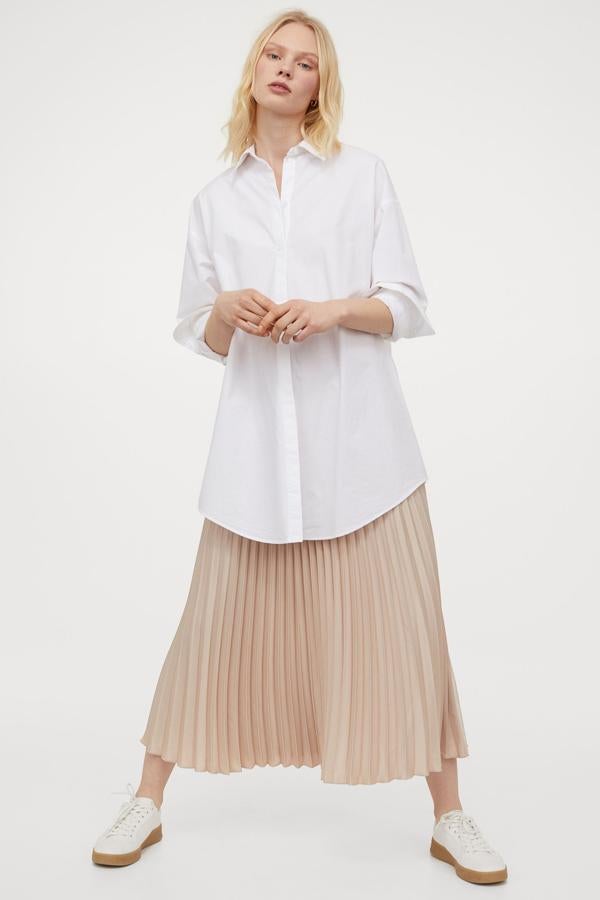 Una  falda midi plisada  (H&M, 34.95 euros)