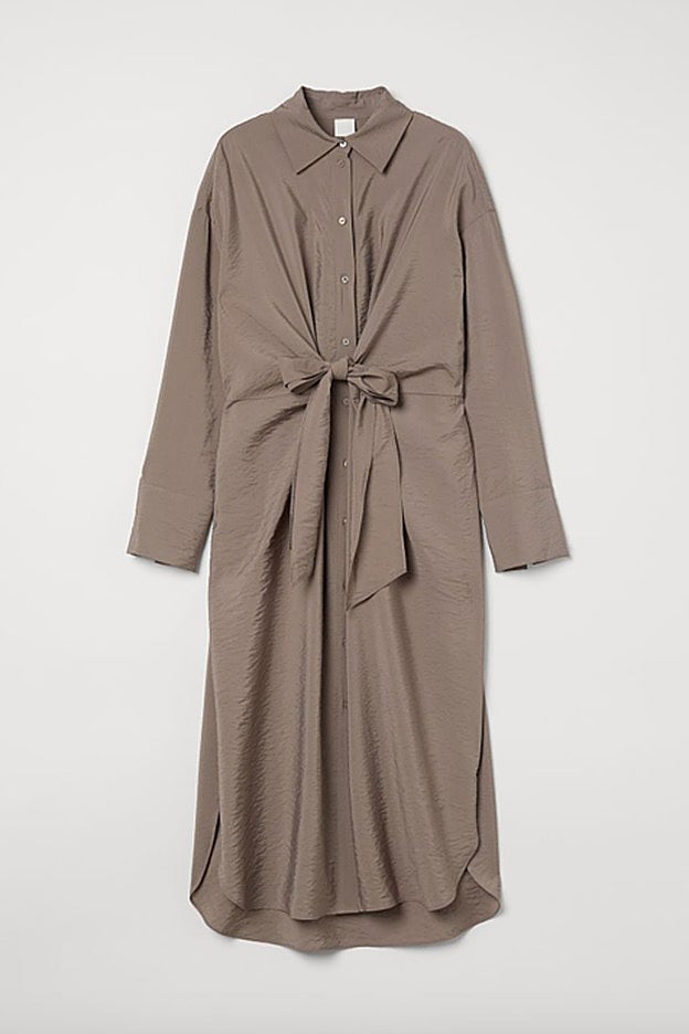 Este vestidomidi camisero queda bien en todos los cuerpos y edades.