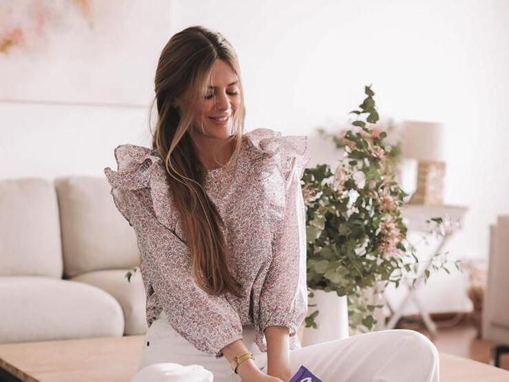 Fotos: Esta es la blusa con estampado de flores que tienes que estrenar para inaugurar la primavera (y hay muchas más opciones en Mango)