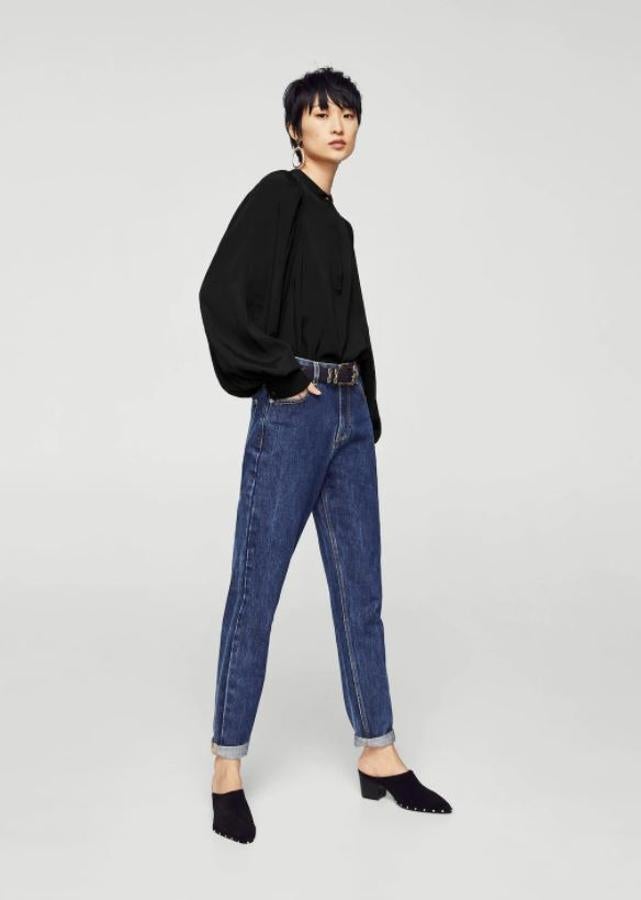 Zapato de piel con tachuelas de Mango. Perfecto para las que quieren apuntarse a la tendencia pero no se atreven con los modelos más arriesgados. Precio: 49,99€