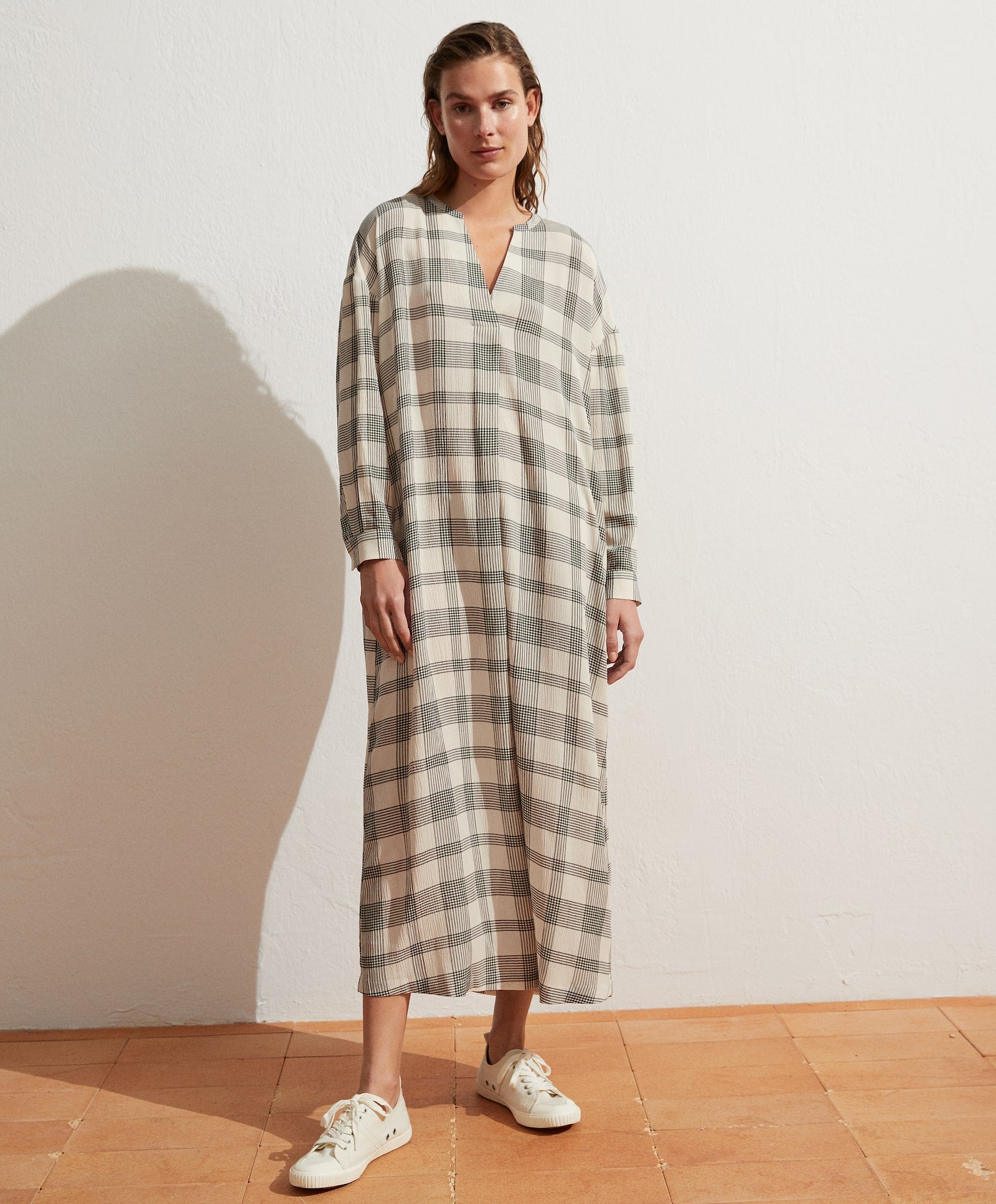 Este caftán con estampado de cuadros de lo nuevo de Osyho va a ser uno de los más vendidos esta primavera/verano. (39,99 euros).