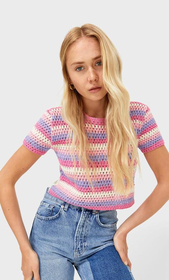 Top de crochet en tonos rosas de la nueva colección de Stradivarius (19,99 euros)