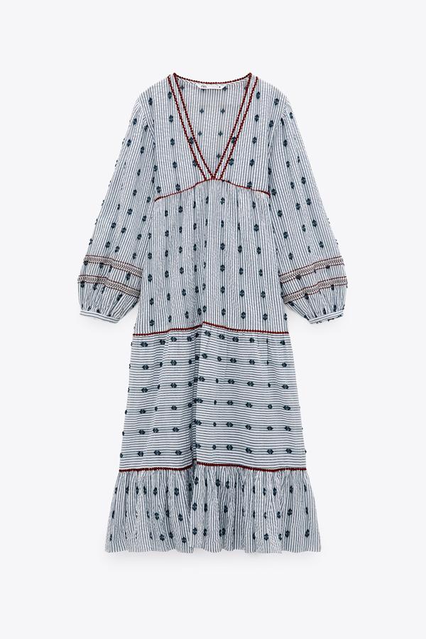 Vestido midi con flores bordadas y rayas de la nueva colección de Zara (39,99 euros)