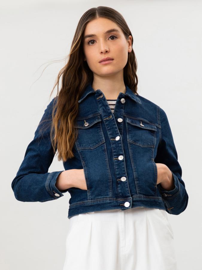 Cazadora vaquera en denim oscuro de Lefties, (17,99 euros).