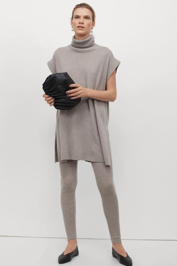 Chaleco largo de chachemir con cuello alto, de H&M (69,99 €).