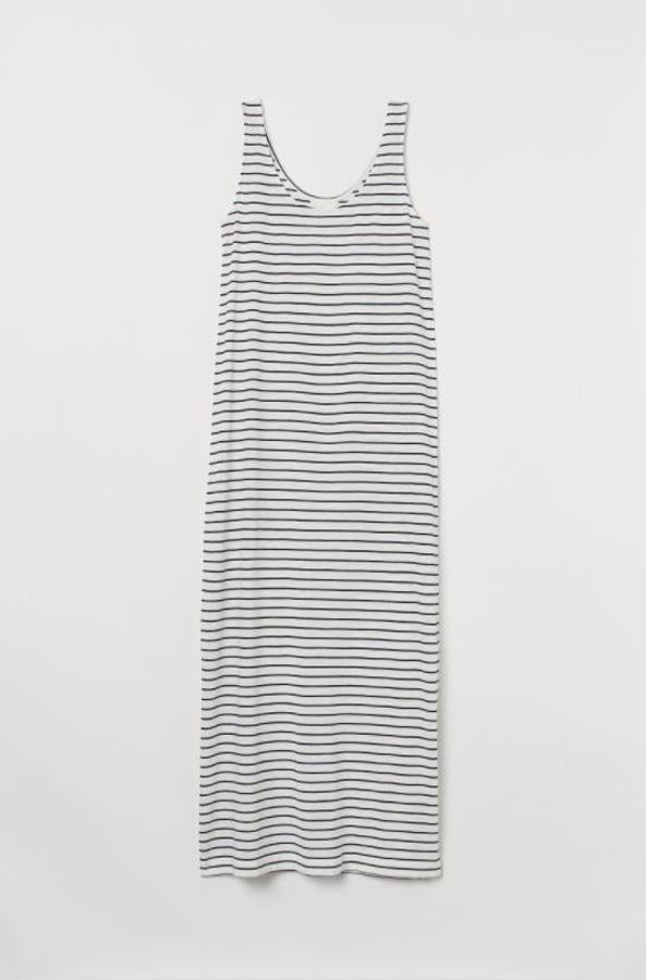 Vestido en mezcla de algodón de H&M. Precio: 14,99 euros. Disponible también en gris oscuro, azul paloma o negro.